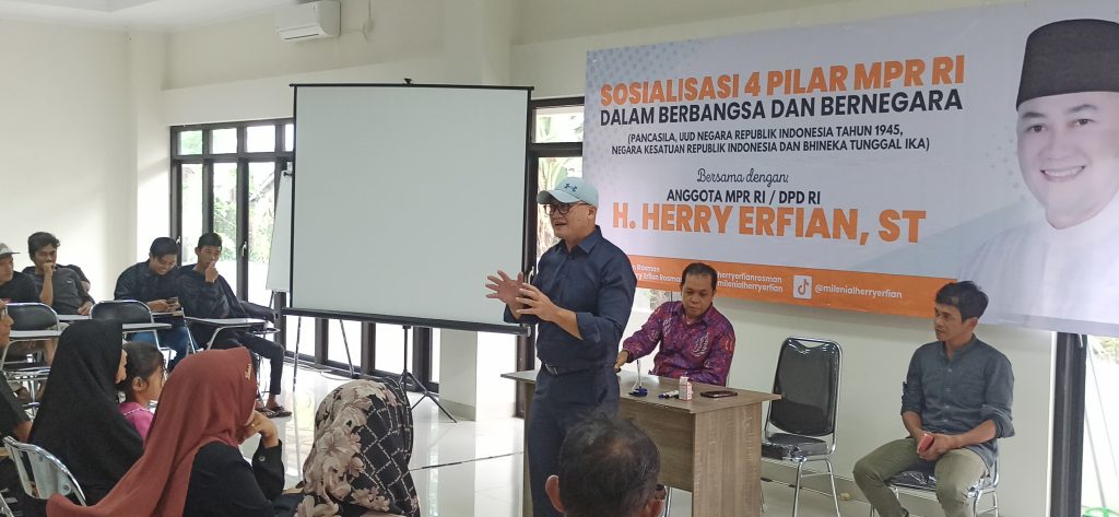 Anggota DPD RI/ MPR RI Herry Erfian Sosialisasi Empat Pilar Bersama Karang Taruna dan Ibu PKK